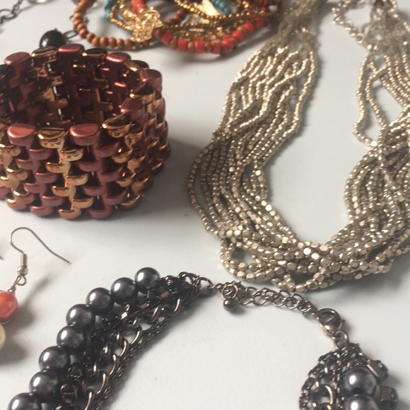 đź’ĄBOGOđź’Ą Lot of Costume Jewelry Preloved - Picture 10 of 13